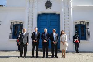Muchos ministros, pocos gobernadores y ningún opositor en la visita de Alberto Fernández a Tucumán