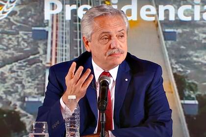 El presidente Alberto Fernández en la presentación de la alianza de YPF con Petronas