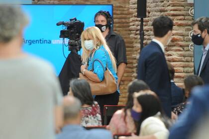 El presidente Alberto Fernández encabeza el act​o en el Museo del Bicentenario de Casa Rosada en el que los gobernadores y las gobernadoras de todo el país y el jefe de Gobierno de la Ciudad de Buenos Aires, suscribirán el acta compromiso "Acuerdo Federal para una Argentina Unida contra la violencia de género”, en el marco del Día Internacional de la Mujer.
Presentes Gildo Insfrán y Marcela Losardo