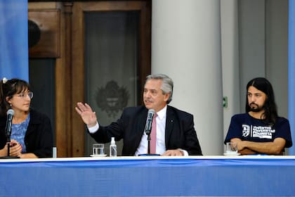 El presidente Alberto Fernández hoy con la Juventud Universitaria de La Plata