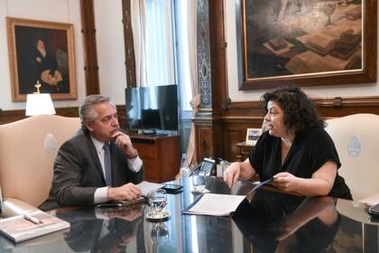 El presidente Alberto Fernández, hoy junto a la ministra de Salud, Carla Vizzotti