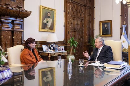 El presidente Alberto Fernández junto a la ministra Raquel "Kelly" Olmos