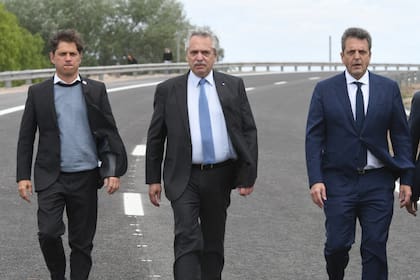 El presidente Alberto Fernández junto a Sergio Massa y Axel Axel Kicillof en la inauguración de la Autopista Ezeiza-Cañuelas