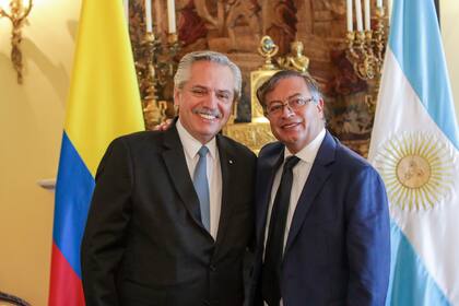 El presidente Alberto Fernández, junto a su par colombiano Gustavo Preto