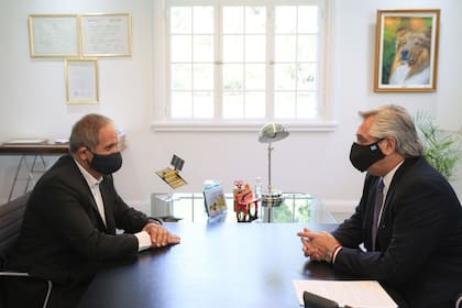 El presidente Alberto Fernández, junto al titular de la Bancaria, Sergio Palazzo