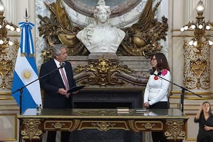 El presidente Alberto Fernández le toma juramento como ministra de Economía a Silvina Batakis el lunes pasado; hoy, la funcionaria se reunió otra vez con el mandatario en la Casa Rosada