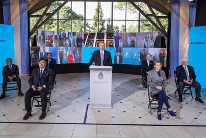 El acto por el Día de la Independencia, junto a empresarios y sindicalistas