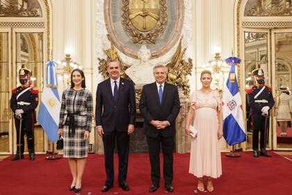 El presidente Alberto Fernández recibe este mediodía en el Salón de los Bustos de la Casa Rosada junto a la primera dama, Fabiola Yañez, a su par de República Dominicana, Luis Abinader, y a la primera dama del país caribeño, Raquel Arbaje