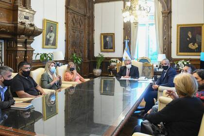 El presidente Alberto Fernández recibió en Casa Rosada a familiares de víctimas del 19 y 20 de diciembre