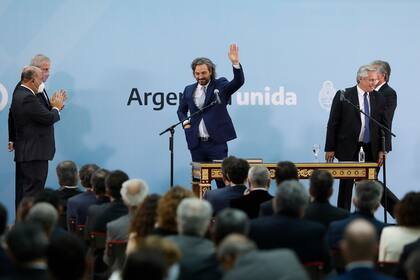 El Presidente Alberto Fernández, toma juramento a los nuevos Ministros: 
Santiago Cafiero, Ministro de Relaciones Exteriores
