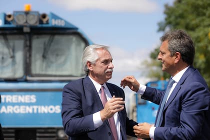 El presidente Alberto Fernández y el ministro de Economía, Sergio Massa, luego de un acto en Palmira, Mendoza.