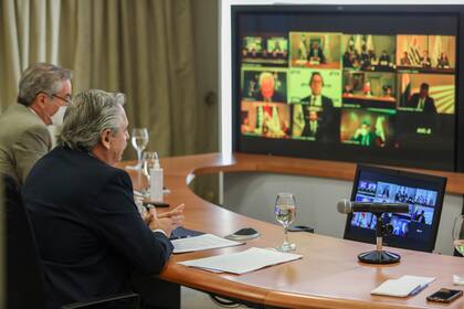 El presidente argentino, Alberto Fernández, asiste a la Cumbre del Mercosur por video