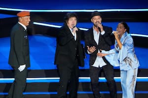 Milei participó de la ceremonia de las antorchas con un show propio