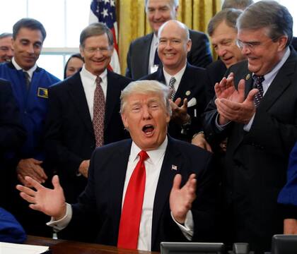 El presidente, ayer, tras la firma de una ley sobre la NASA en la Casa Blanca
