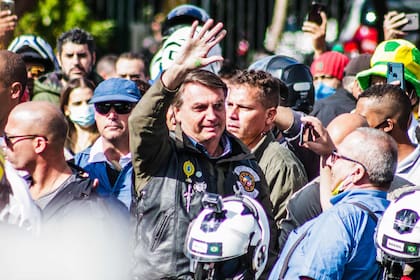 El presidente brasileño, Jair Bolsonaro, junto a sus simpatizantes