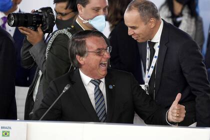 El presidente brasileño, Jair Bolsonaro, reacciona durante una reunión en la cumbre de líderes del G20