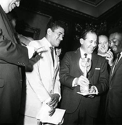 El presidente brasileño Joao Goulart con Pelé y Garrincha, campeones de 1962