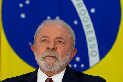 El presidente brasileño Luiz Inácio Lula da Silva durante una reunión sobre seguridad escolar, en Brasilia, Brasil, el martes 18 de abril de 2023. (AP Foto/Eraldo Peres)
