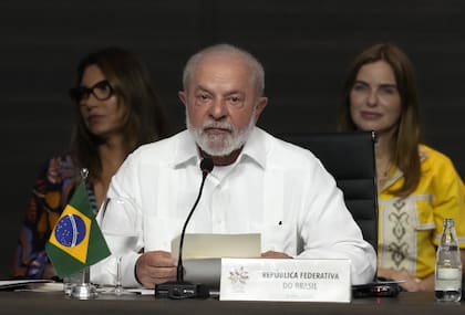 El presidente brasileño Luiz Inácio Lula Da Silva habla durante la Cumbre Amazónica en el Centro de Convenciones Hangar en Belem, Brasil, el martes 8 de agosto de 2023.