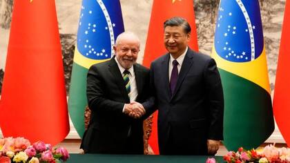 El presidente brasileño Lula da Silva en su visita a China, donde propuso que los BRICS se alejen del dólar