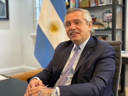 El Presidente brindó una entrevista en la que se refirió a las recientes medidas de confinamiento, la situación económica del país y el contexto latinoamericano.