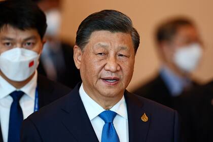 El presidente chino, Xi Jinping se colocó en los titulares de los periódicos al comenzar un tercer mandato histórico (Jack Taylor/Pool Photo via AP)