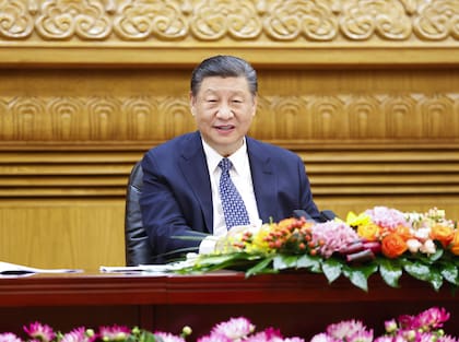 El presidente chino, Xi Jinping, se reúne con representantes de las comunidades empresarial, estratégica y académica de Estados Unidos en el Gran Palacio del Pueblo, en Pekín, el 27 de marzo de 2024. (Xinhua/Huang Jingwen)