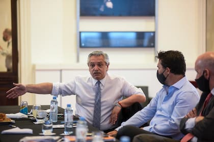 Una reunión del presidente Alberto Fernández con el gabinete económico que integraba Martín Guzmán