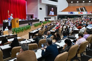 El presidente cubano Miguel Díaz-Canel dice a NBC News que no renunciará