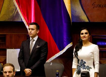 El presidente Daniel Noboa y su vicepresidenta Verónica Abad en la toma de posesión en Ecuador