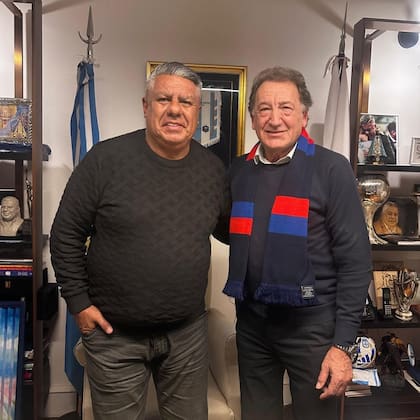 El presidente de AFA, Tapia, con Julio Lopardo, a cargo de San Lorenzo por la licencia de Moretti; el directivo del Ciclón estaría próximo a renunciar.