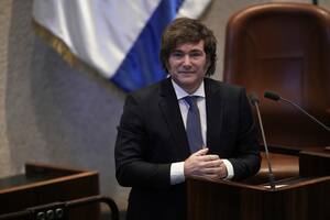 El presidente de Argentina, Javier Milei, habló a legisladores en el Knéset, el parlamento israelí, en Jerusalén, el miércoles 11 de junio de 2025. (AP Foto/Ohad Zwigenberg)