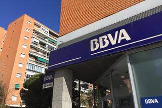 El presidente de BBVA dice que no dimitirá, mientras Sabadell celebra el fracaso de la opa