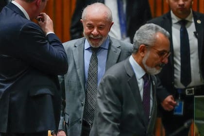 El presidente de Brasil, Luiz Inácio Lula da Silva, en el centro, llega a la cumbre sobre el clima