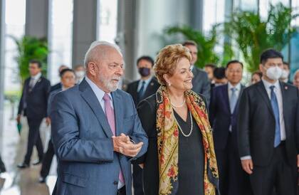El presidente de Brasil, Lula da Silva, asiste a la toma de posesión de Dilma Rousseff como nueva presidenta del banco del grupo Brics