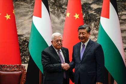 El presidente de China, Xi Jinping, y el presidente palestino, Mahmoud Abbas, en el Gran Salón del Pueblo en Beijing, el 14 de junio de 2023. (Jade Gao/Pool Photo vía AP, archivo)