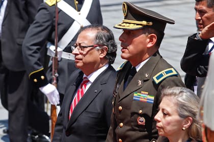 El presidente de Colombia, Gustavo Petro, llega a la Asamblea Nacional para la toma de posesión del presidente electo de Ecuador, Daniel Noboa, en Quito el 23 de noviembre de 2023