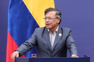 Crece la tensión en Colombia: Petro no fue al funeral y la oposición lo acusa por el magnicidio