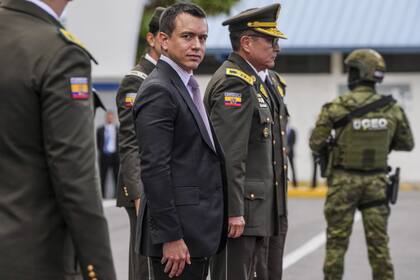 El presidente de Ecuador, Daniel Noboa, asiste a una ceremonia de entrega de equipos a la policía, en la Gral. Escuela de policía Alberto Enríquez Gallo en Quito, Ecuador, lunes 22 de enero de 2024.