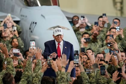 El presidente de EE.UU. otorgó una bonificación navideña a los miembros del Ejército