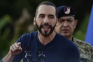 El presidente de El Salvador, Nayib Bukele, en un acto con las fuerzas de seguridad