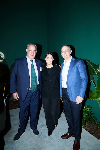 El presidente de Elique Group junto a Luciano García González y su esposa