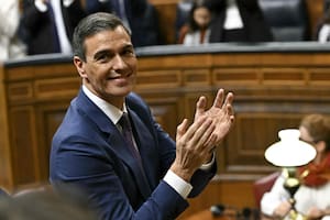 El nuevo gobierno de Pedro Sánchez, ante urgentes desafíos en un "campo minado" en España