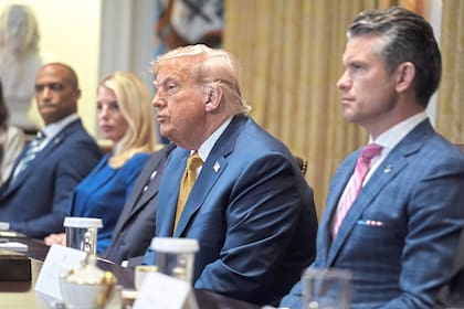 El presidente de Estados Unidos Donald Trump habla durante una reunión del gabinete en la Casa Blanca, el martes 8 de julio de 2025