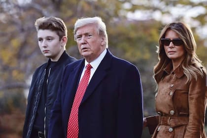 El presidente de Estados Unidos, Donald Trump, junto a su esposa Melania y su hijo Barron