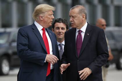 El presidente de Estados Unidos, Donald Trump, junto al presidente de Turquía, Recep Tayyip Erdogan