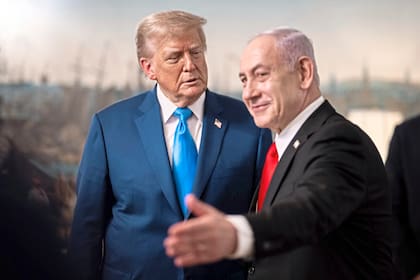 El presidente de Estados Unidos, Donald Trump, junto al primer ministro israelí, Benjamin Netanyahu, en la Sala Vermeil antes de una cena en la Casa Blanca el 7 de julio