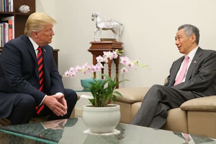 El presidente de Estados Unidos, Donald Trump se reúne con el primer ministro de Singapur, Lee Hsien Loong