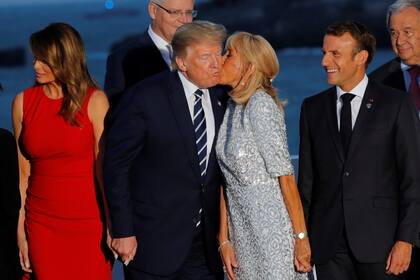 El presidente de Estados Unidos Donald Trump y la primera dama francesa Brigitte Macron durante la cumbre del G7