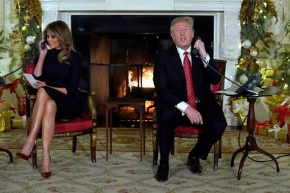 El presidente de Estados Unidos habló por teléfono con varios niños que aguardaban la llegada de Santa Claus
